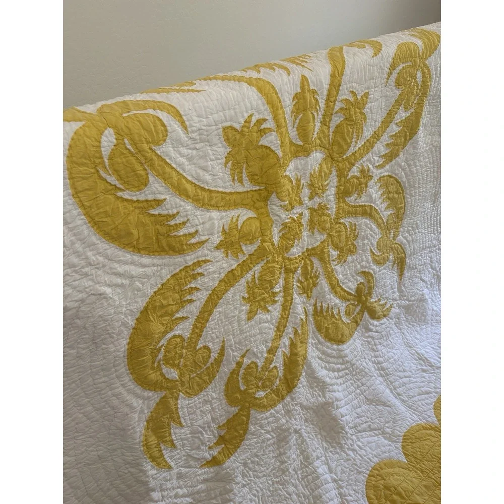 Lilly Pulitzer 1990s Pineapple Queen Quilt yellow white Hawaiian LOOK